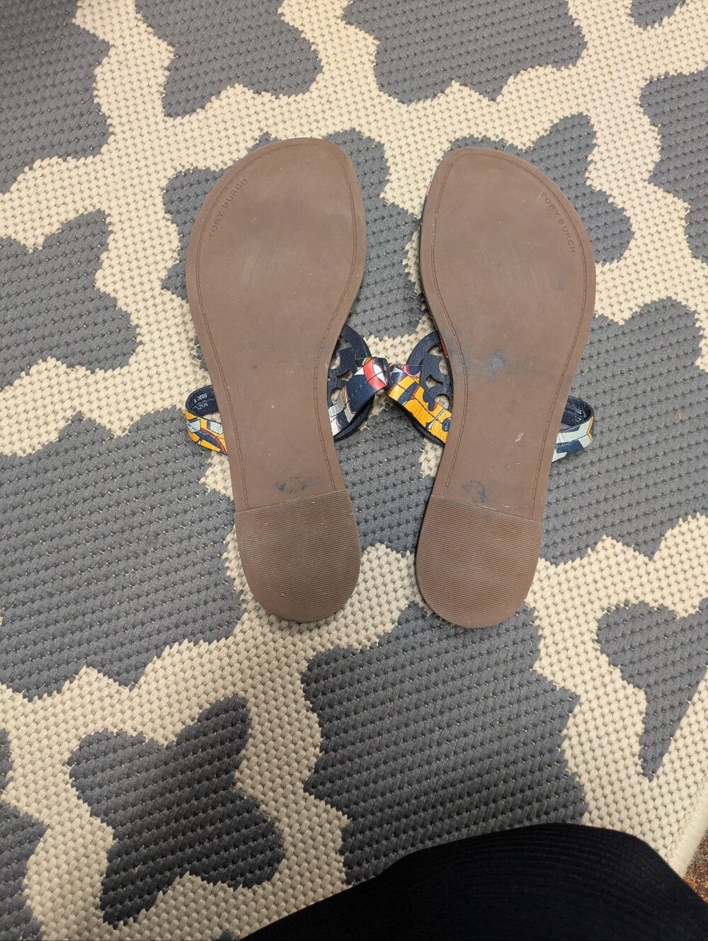 Tory Burch Navy Leather Sandals with Multicolor Logo Detail - Picture 4 of 4